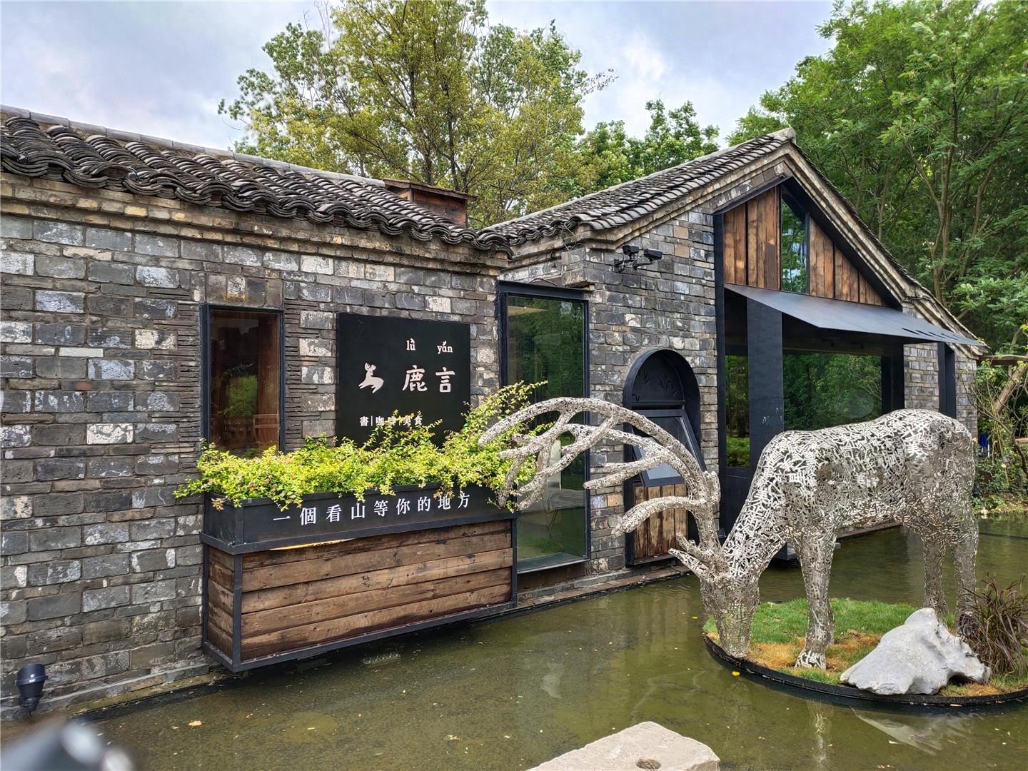 合肥大蜀山的脚下竟还有这样一个地方，半边风景半边街