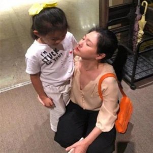 ​大s女儿堪称“翻盘式”长大，完美遗传妈妈基因，高级脸复制粘贴