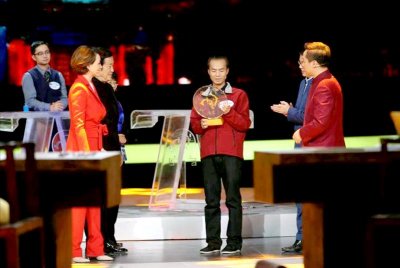 ​5年前，外卖小哥击败北大硕士，获诗词大会全国冠军，如今在干啥