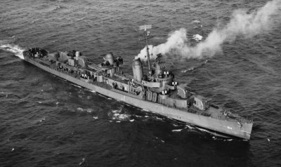 ​单挑大和号战列舰编队，约翰斯顿舰被猛烈炮击，舰长英雄殉职