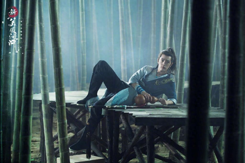 肖战,仗剑笑傲江湖的令狐冲,古风壁纸收下吧