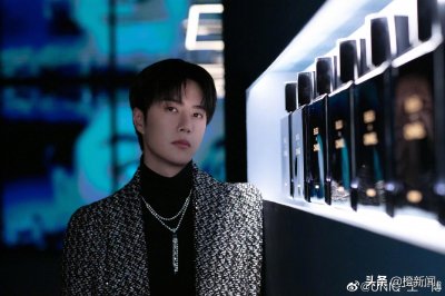 ​王一博包装前旧相片曝光 网民惊呼“整容级别”