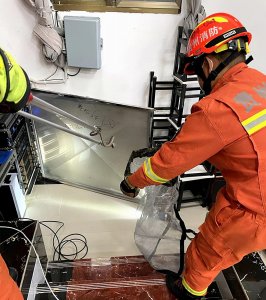 ​贵州一食堂惊现剧毒五步蛇！体型虽小，毒性却很猛，被咬了怎么办