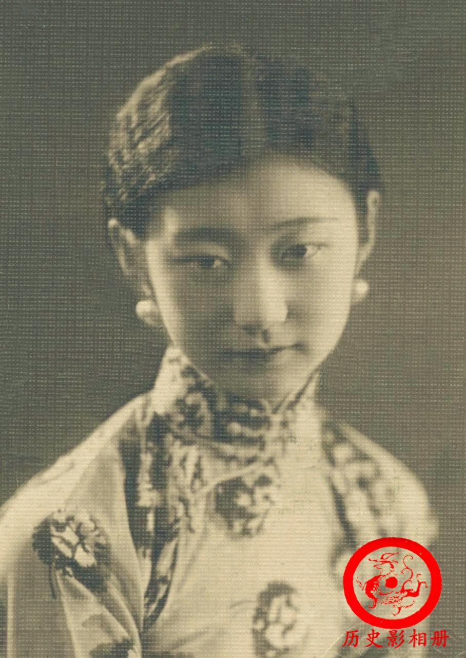 末代格格王敏彤老照片:为溥仪一生不嫁,却始终孤身一人晚景凄凉