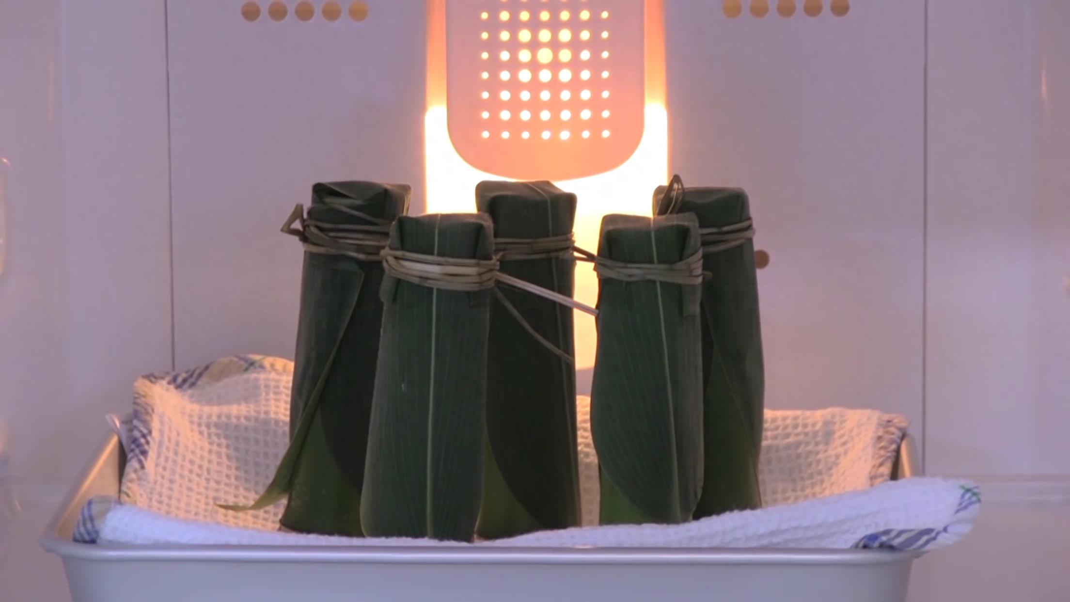 俗话说竹筒倒豆子,今天咱们来玩一发竹筒倒红豆糕,快点做起来