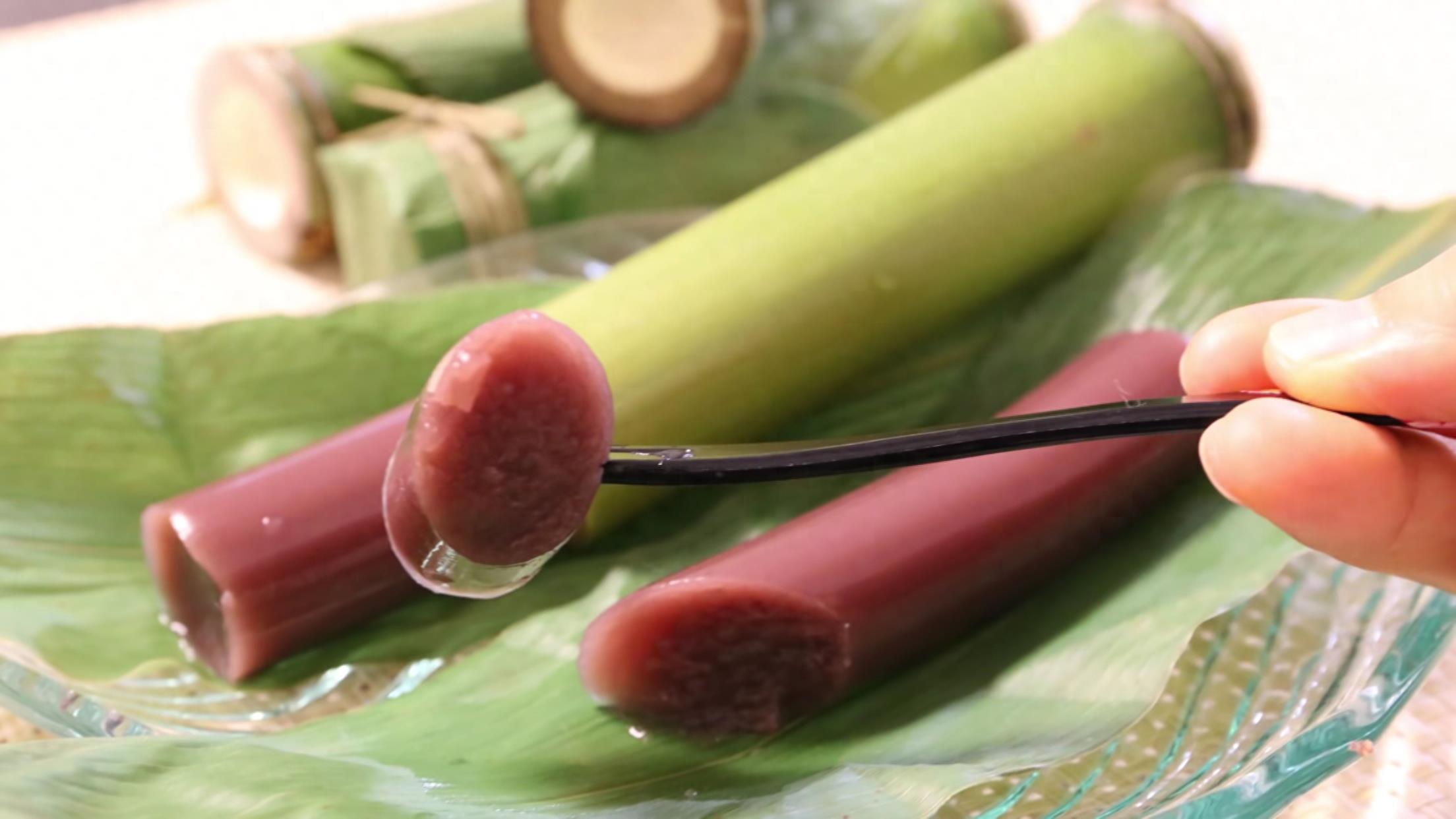 俗话说竹筒倒豆子,今天咱们来玩一发竹筒倒红豆糕,快点做起来