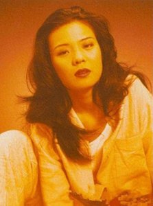 ​歌手谢津：23岁爆红全国，28岁跳楼自杀，生前因一巴掌改变命运