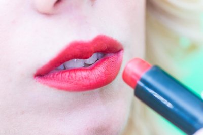 ​千人千色，变色唇膏为什么能够变色？揭晓变色唇膏的变色原理