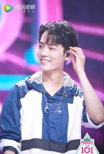 ​肖战王一博《创造101》合体被冷落！耳返一人一只，细节引人泪崩