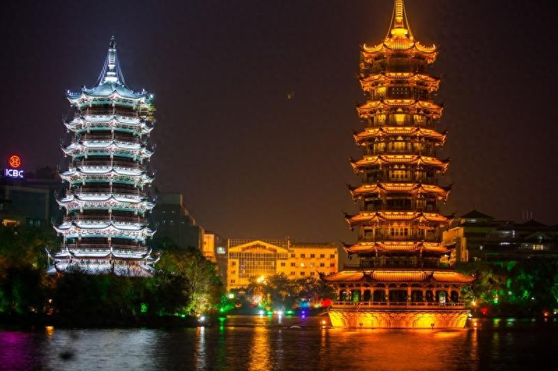 日月双塔文化公园,有