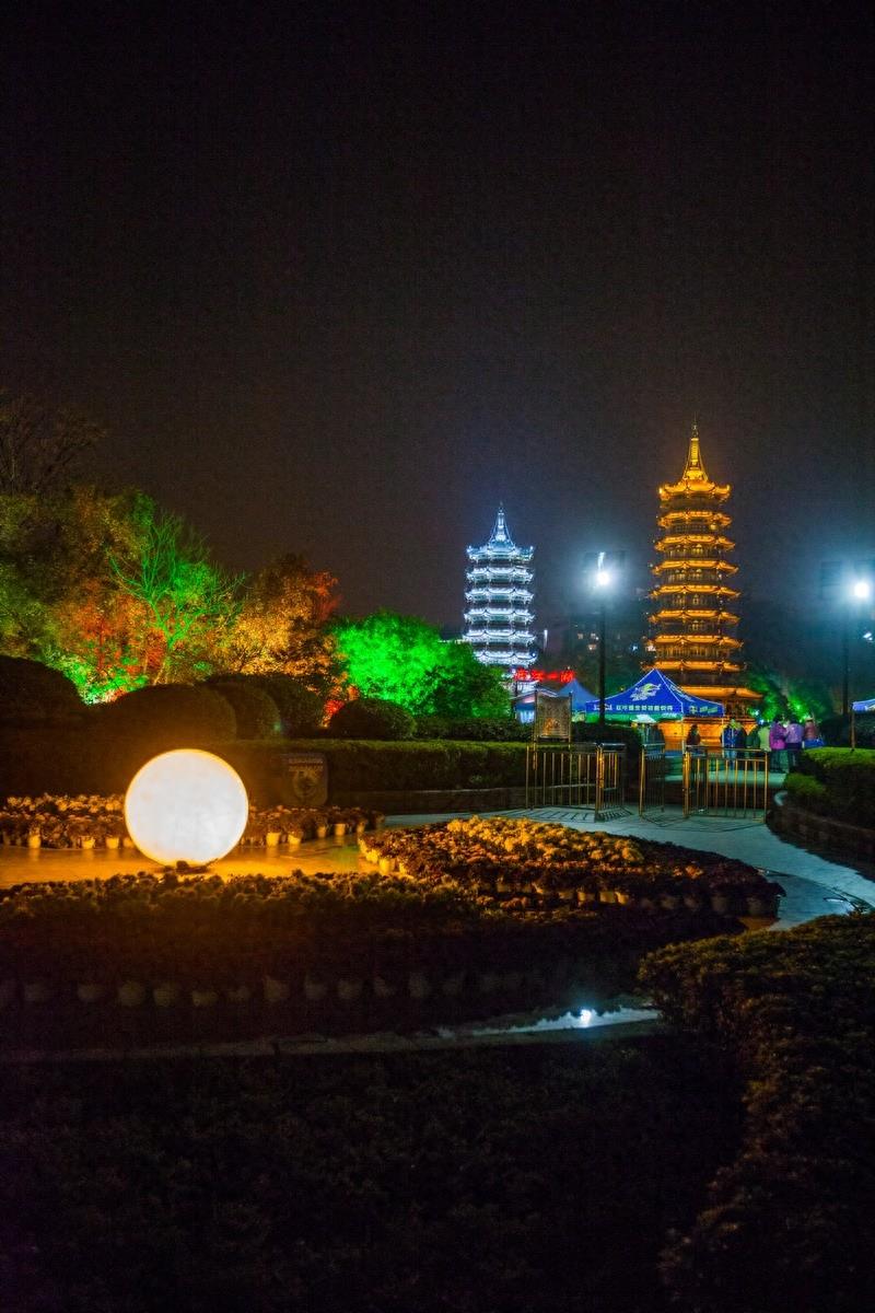 日月双塔文化公园,有