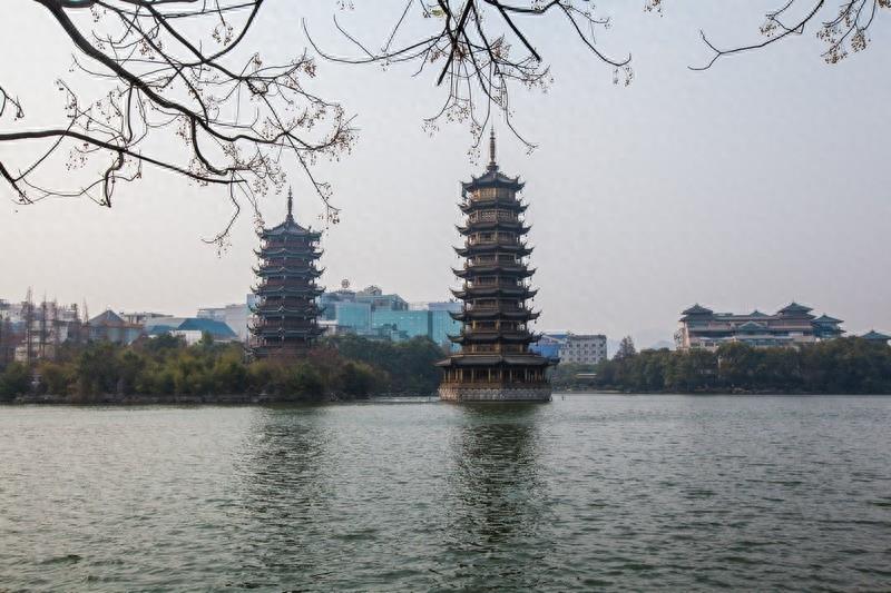 日月双塔文化公园,有