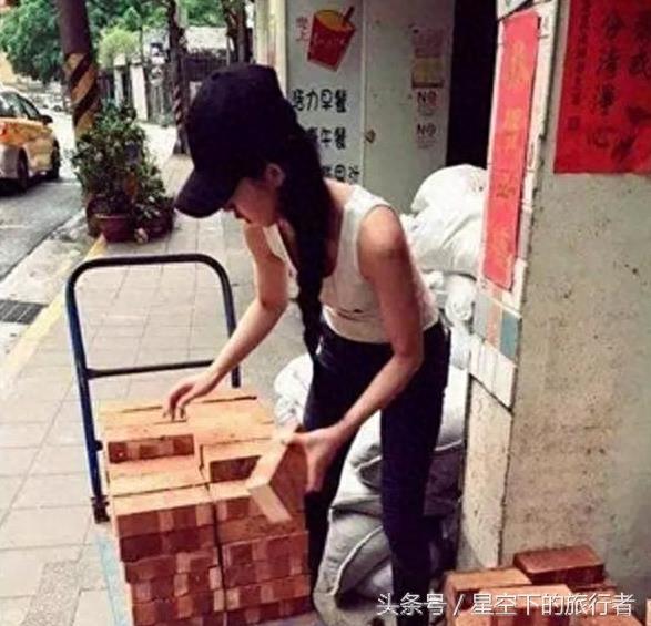 镜头下：工地上搬砖的农村姑娘，你会喜欢吗？