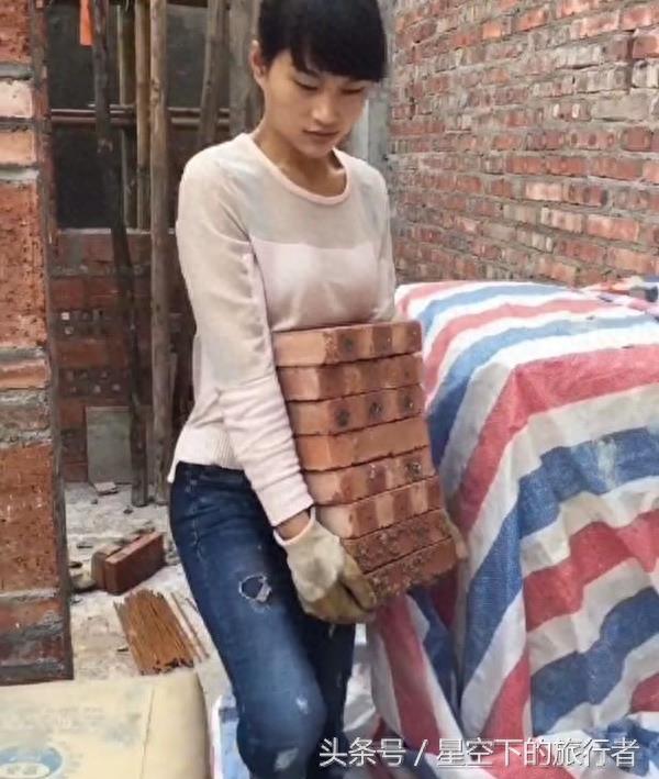 镜头下：工地上搬砖的农村姑娘，你会喜欢吗？