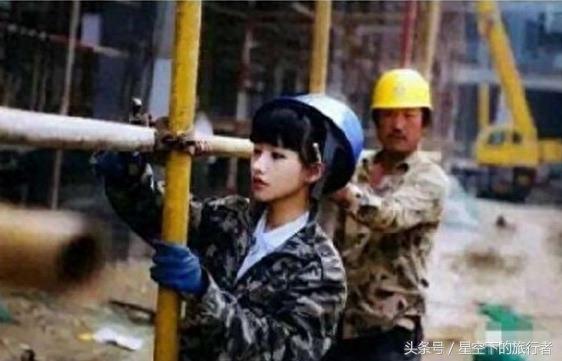镜头下：工地上搬砖的农村姑娘，你会喜欢吗？