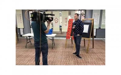 ​5个强吻女生的技巧，抓住她的手，无法反抗也只能默默承受