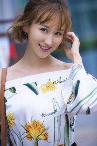 ​练束梅绝美照片