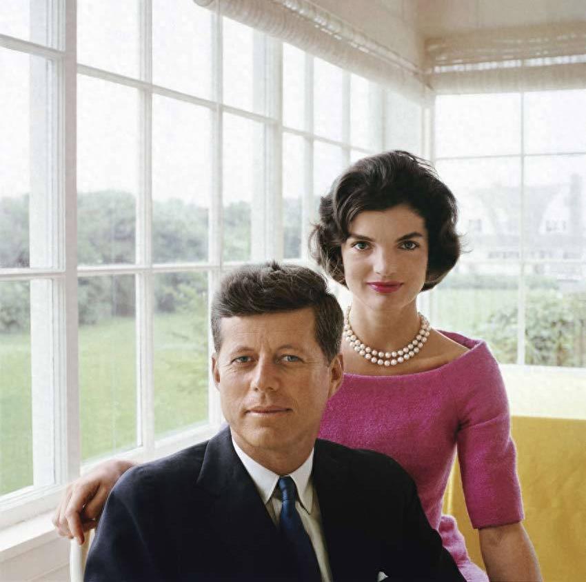 美国第35任总统肯尼迪遇刺前的珍贵旧照：家庭和睦，儿女双全！