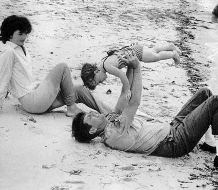 美国第35任总统肯尼迪遇刺前的珍贵旧照：家庭和睦，儿女双全！