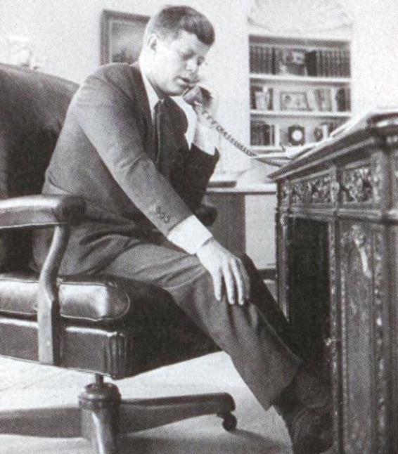 美国第35任总统肯尼迪遇刺前的珍贵旧照：家庭和睦，儿女双全！