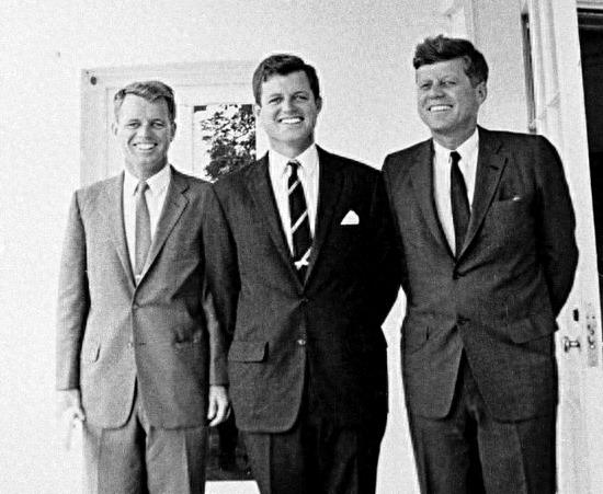 美国第35任总统肯尼迪遇刺前的珍贵旧照：家庭和睦，儿女双全！