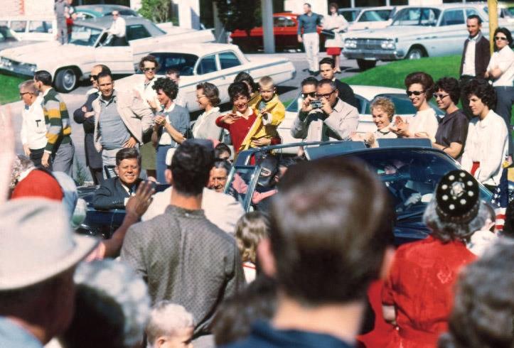 美国第35任总统肯尼迪遇刺前的珍贵旧照：家庭和睦，儿女双全！