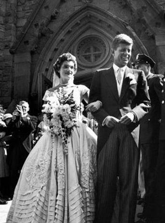 美国第35任总统肯尼迪遇刺前的珍贵旧照：家庭和睦，儿女双全！