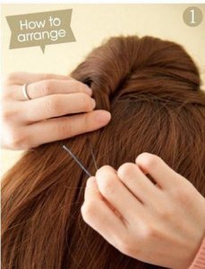 ​2款流行的卷发低马尾发型图解，同样优雅大方！