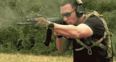 ​单手换弹夹！很酷很实用，没有写进军事教材的经典战术动作