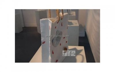 ​我和女生只是朋友关系，和她之间突破点在哪？