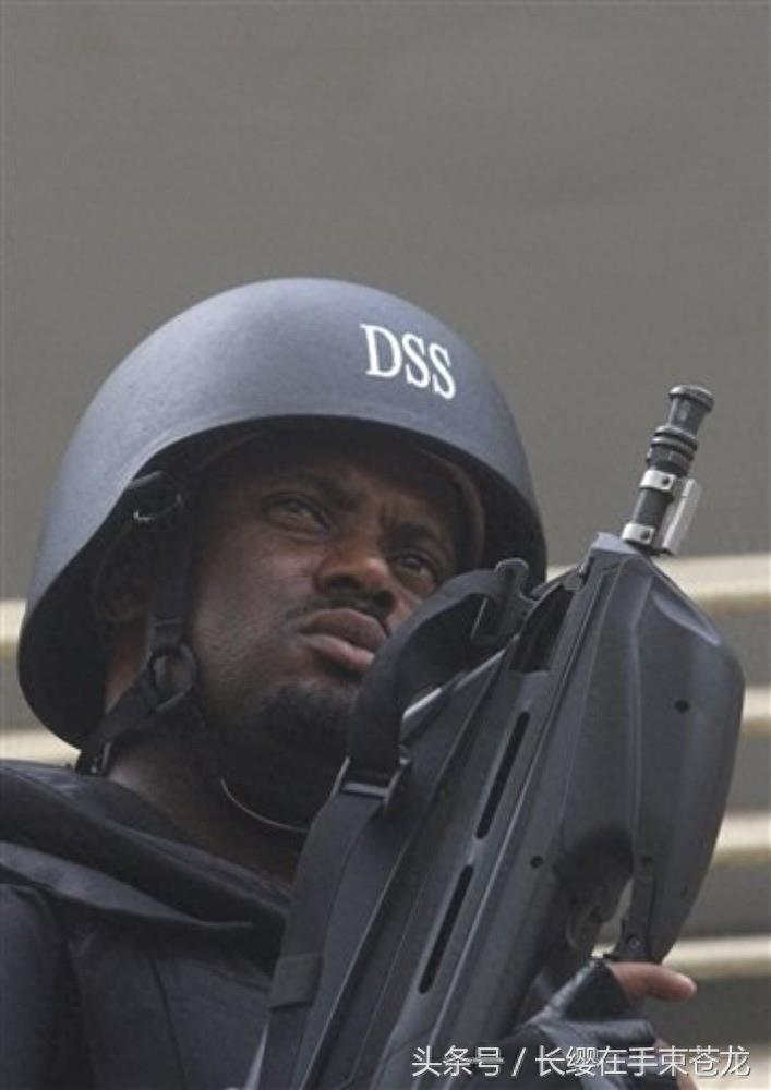 特警装备FN2000步枪