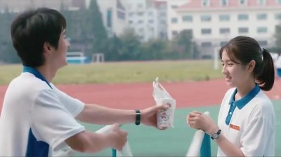 ​电视剧《你好，旧时光》之林杨和余周周谈恋爱被发现了