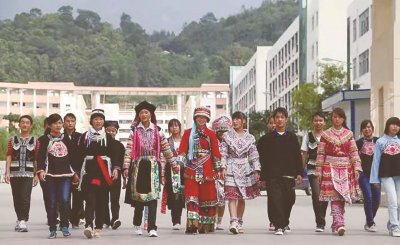 ​远方有灯脚下有路眼前有光——记文山州民族团结先进集体麻栗坡县民族中学