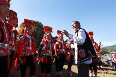 ​彝家山寨好生活