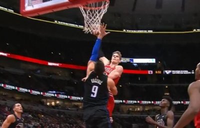 ​太高了！马尔卡宁起飞力压武切维奇隔扣