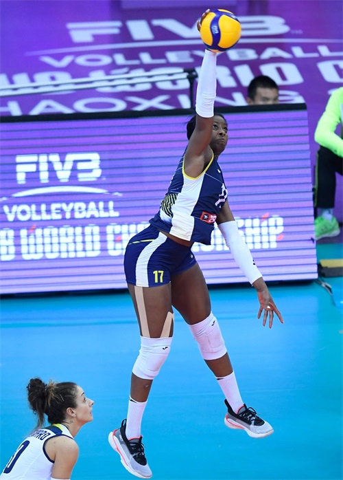 排球——女排世俱杯决赛：科内利亚诺对阵伊萨奇巴希