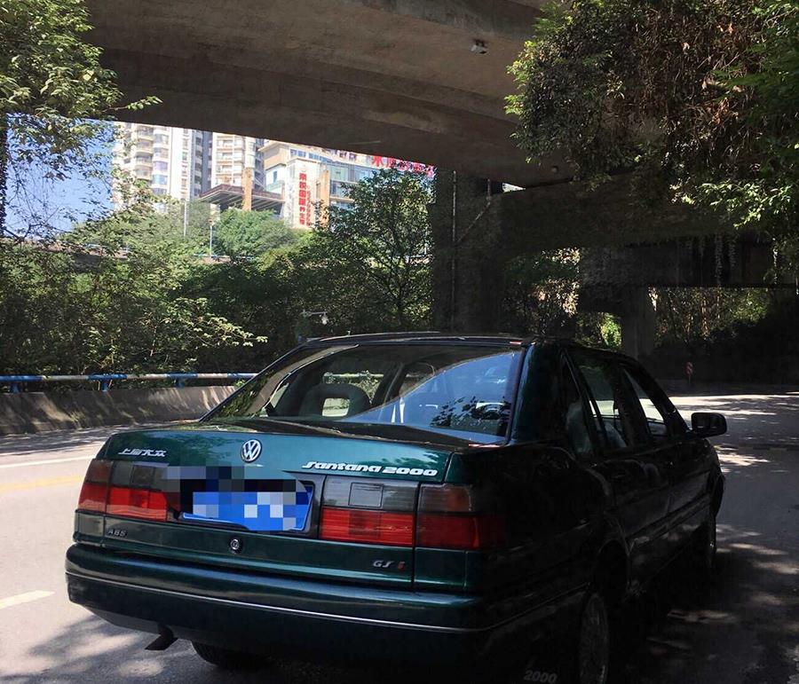 曾经叱咤国内车坛的中高级轿车大众桑塔纳2000