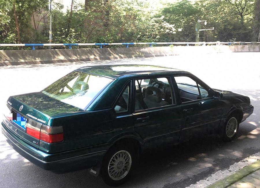 曾经叱咤国内车坛的中高级轿车大众桑塔纳2000