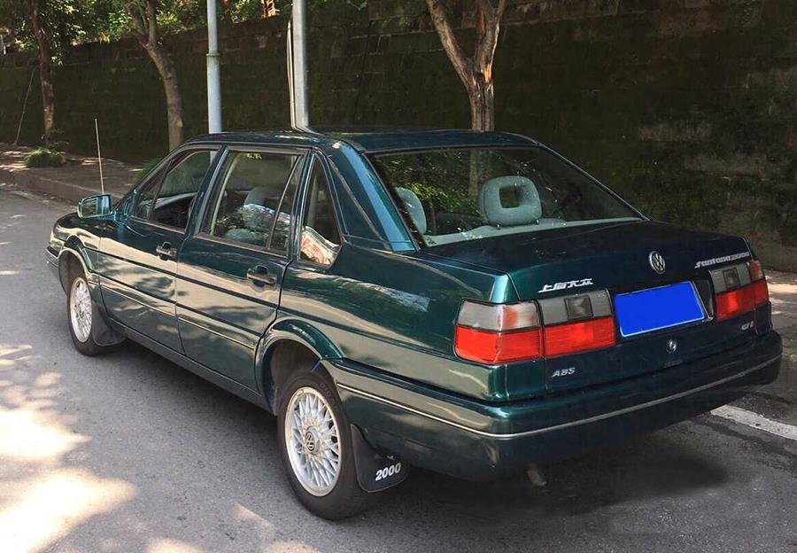 曾经叱咤国内车坛的中高级轿车大众桑塔纳2000