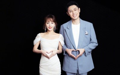 ​买超晒合照为张嘉倪庆生，细节被嘲不走心，两人6年2胎还未办婚礼