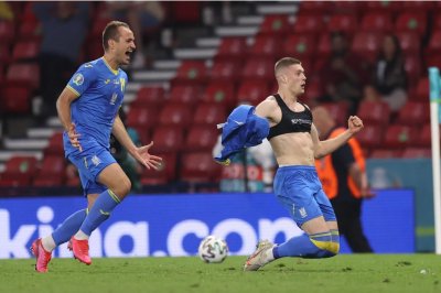 ​欧洲杯：多夫布克读秒绝杀！乌克兰2-1瑞典晋级8强