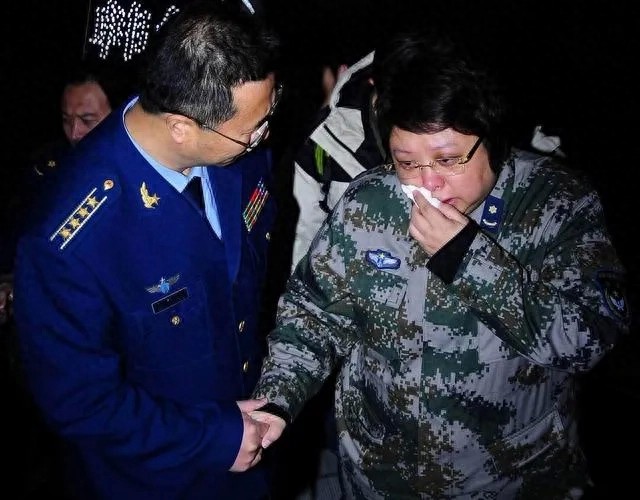 韩红简历个人资料简介(韩红头发花白泪崩)