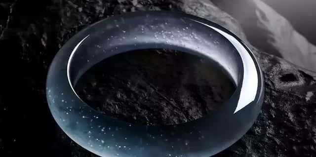 翡翠手镯怎么保养才会越来越通透-_珠宝百科(翡翠手镯怎么养才能透)