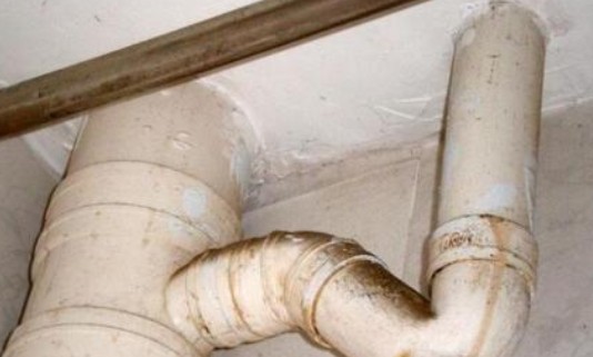 存水弯堵塞如何疏通,马桶堵了水都快满了怎么疏通下水道图2