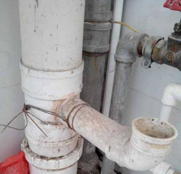 存水弯堵塞如何疏通,马桶堵了水都快满了怎么疏通下水道图7