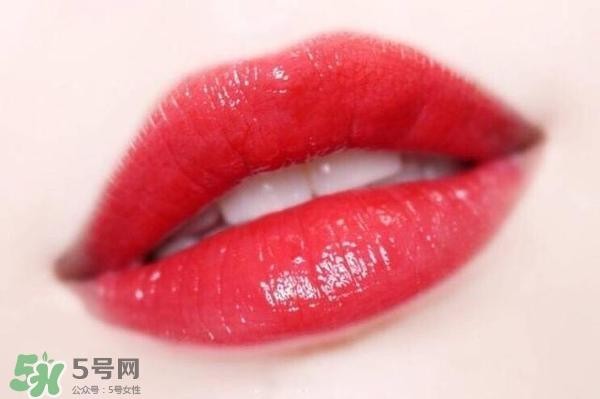 ysl镜面唇釉和黑管唇釉哪个好?ysl镜面唇釉和黑管唇釉区别 ysl镜面唇釉和黑管唇釉哪个好?ysl镜面唇釉和黑管唇釉区别