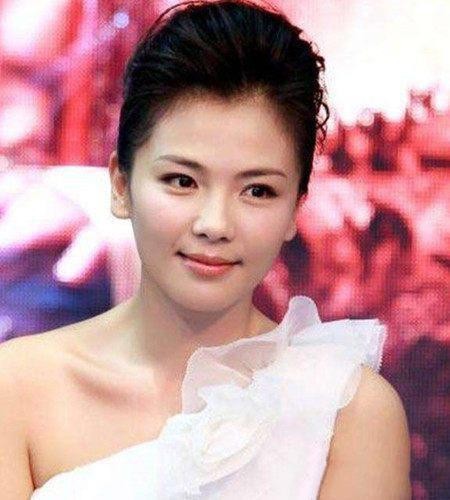 美人尖适合什么发型,5种简单扎法,轻松彰显时尚潮女气质