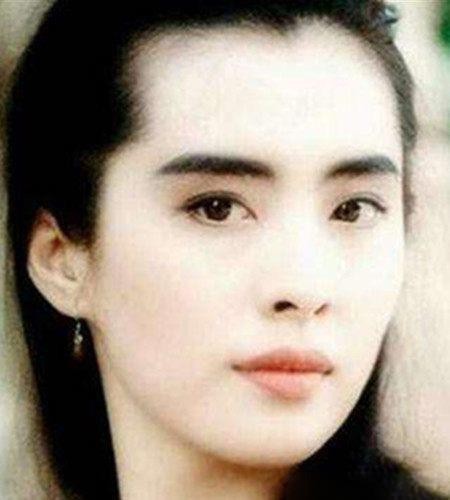 美人尖适合什么发型,5种简单扎法,轻松彰显时尚潮女气质