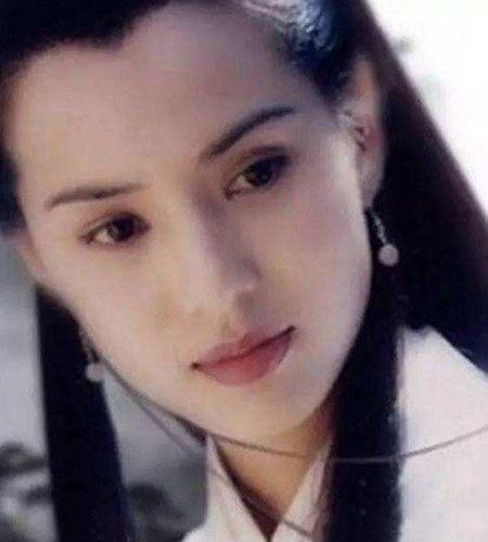 美人尖适合什么发型,5种简单扎法,轻松彰显时尚潮女气质