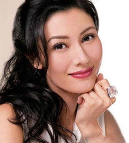 美人尖适合什么发型,5种简单扎法,轻松彰显时尚潮女气质